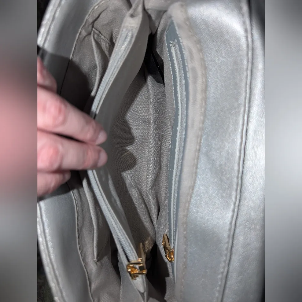 Badgley Mischka Vegan Leather Quilted Handbag Silver w/Mixed Metal Chain Med - Image 7