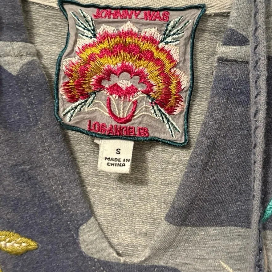 Johnny Was Camo Floral Embroidered Nohea French Terry Raw Edge Hoodie Size Small - Image 4