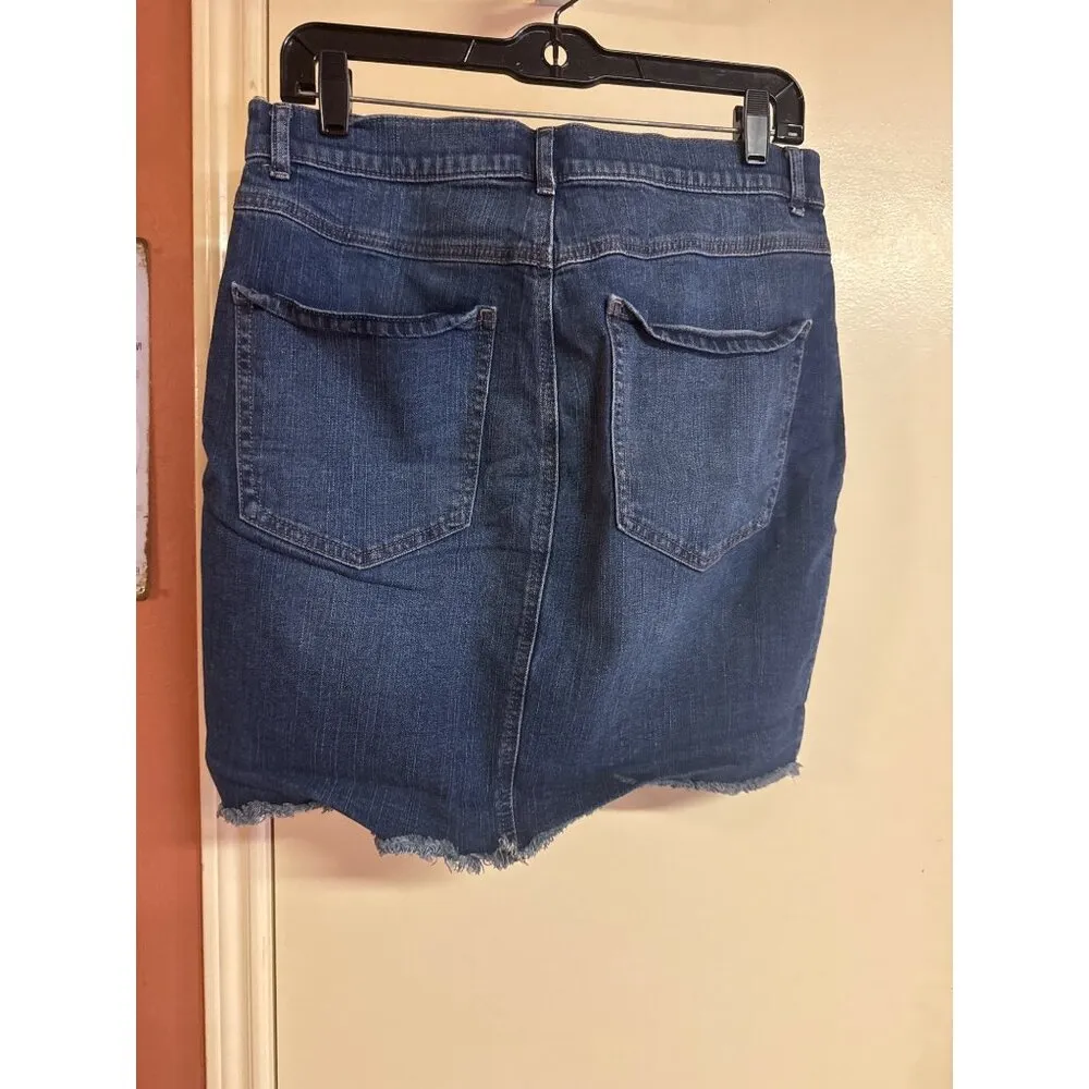 Express Womens Denim Skirt Size 10 With Distressed Look & Frayed Hem - Image 4