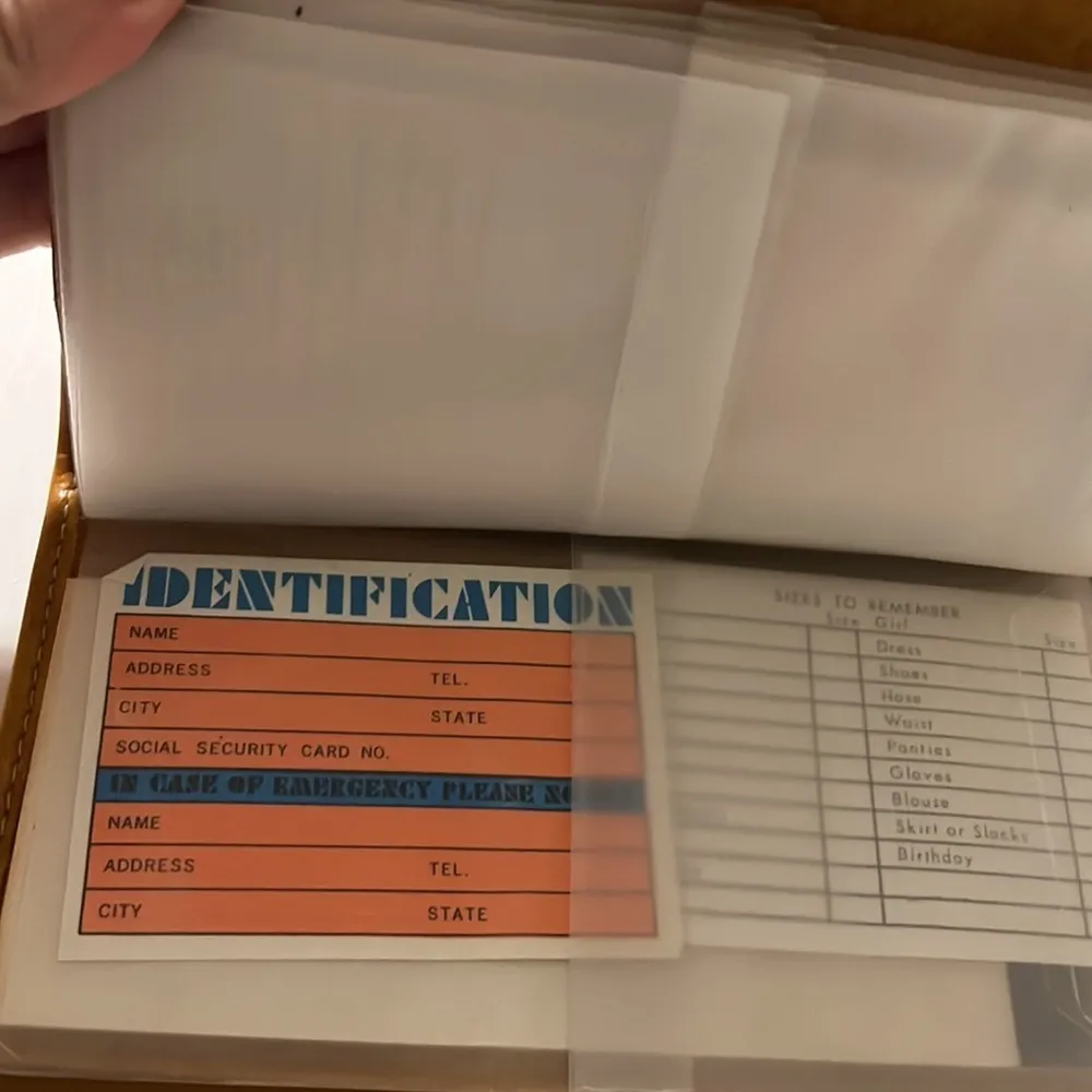 Vintage 70’s wallet snap close money holder checkbook slot pen holder light tan - Image 12