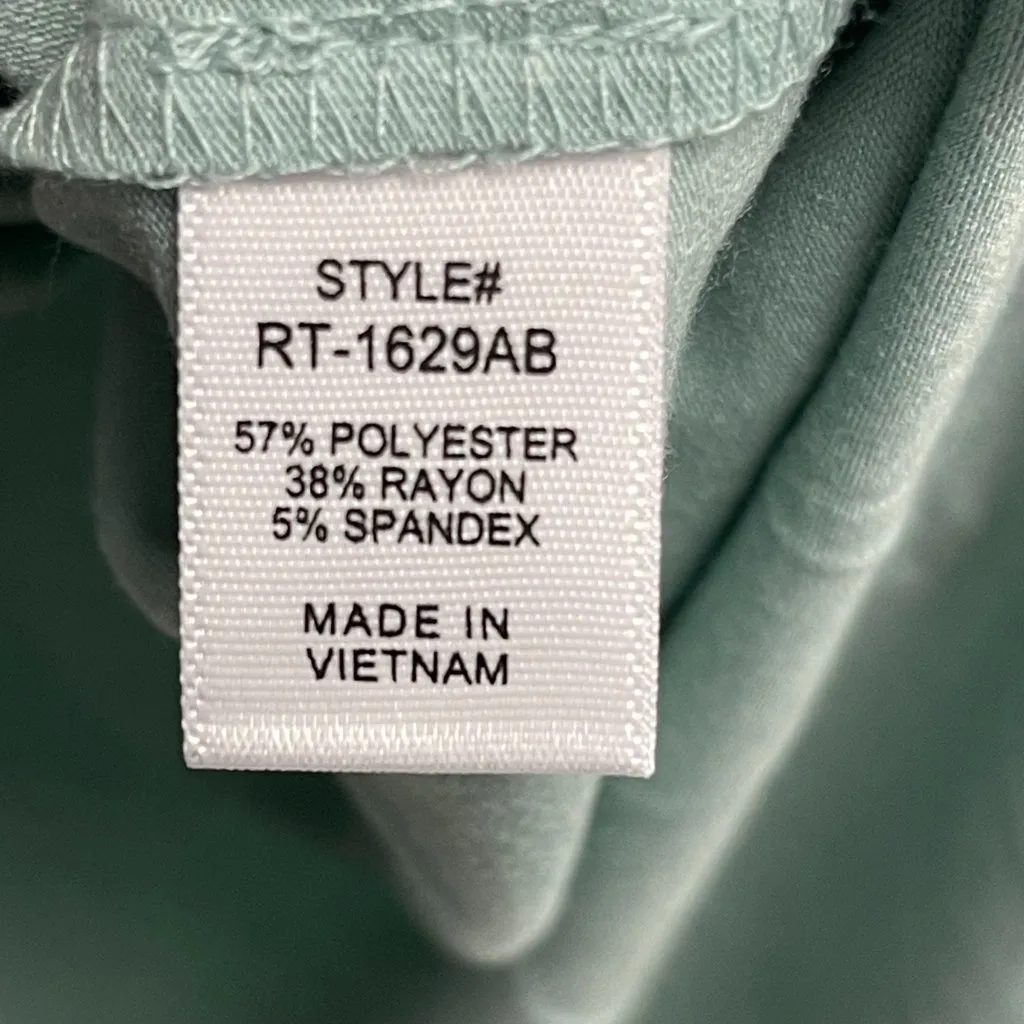 Zenana High Low Hem Short Sleeve V-Neck Top - Sage Green - Size L - NWT - Image 4