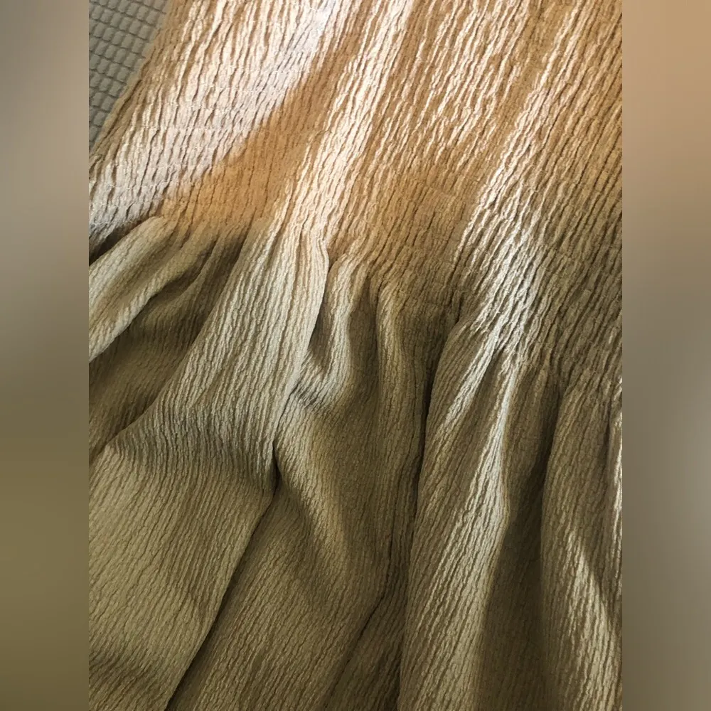 H & M sleeveless calf-length dress in crinkled jersey. Tan size L - Image 2