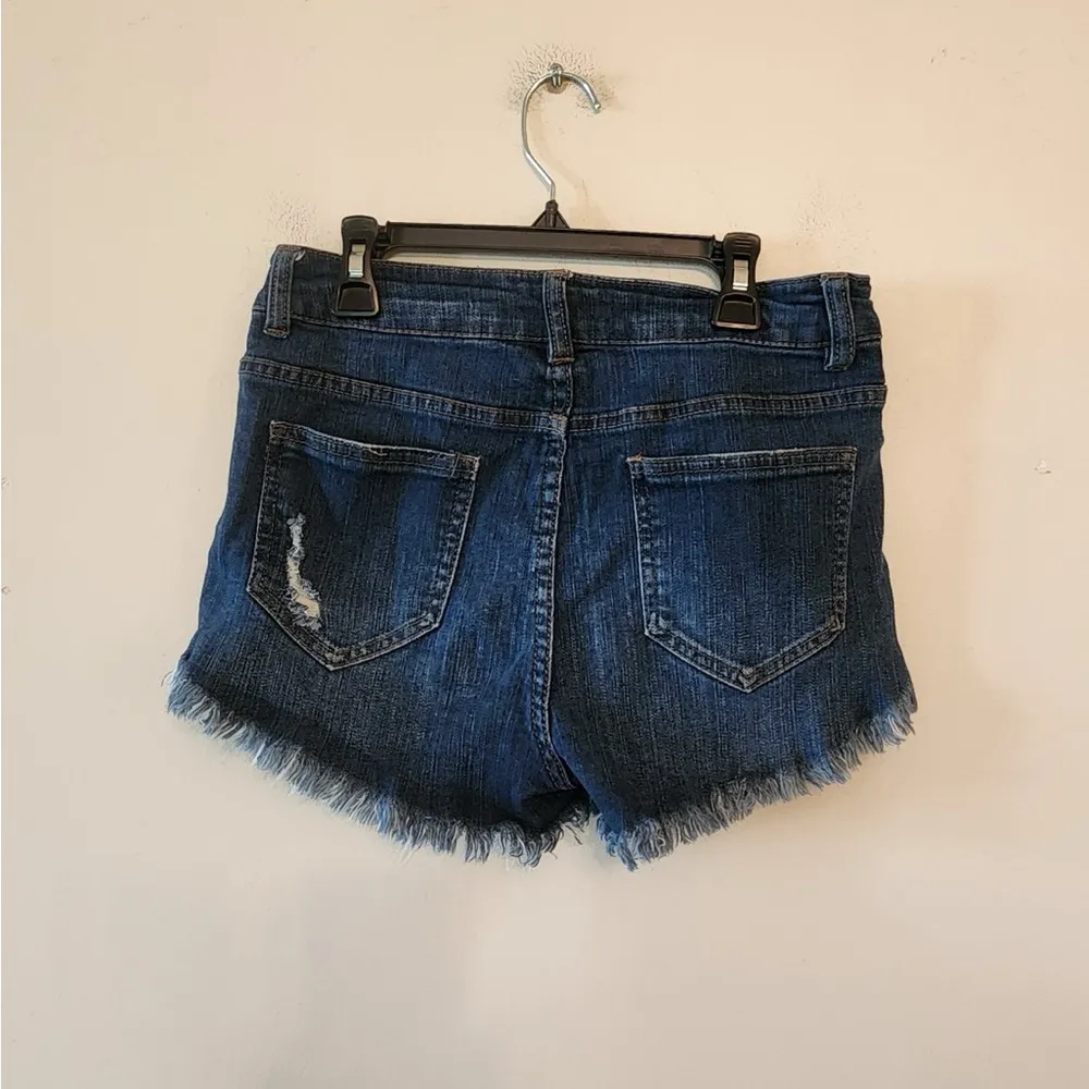 Refuge cut off jean shorts size 6 - Image 3