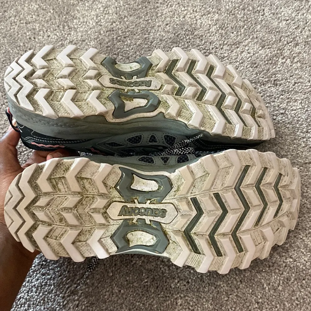 Saucony  Shoes SIZE 9 - Image 4