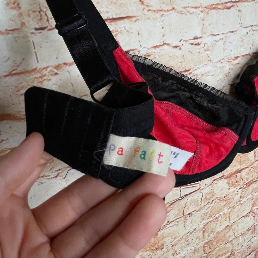 Parfait | 32DDD Red/Black Heart Lace Bra Black Size undefined - Image 4
