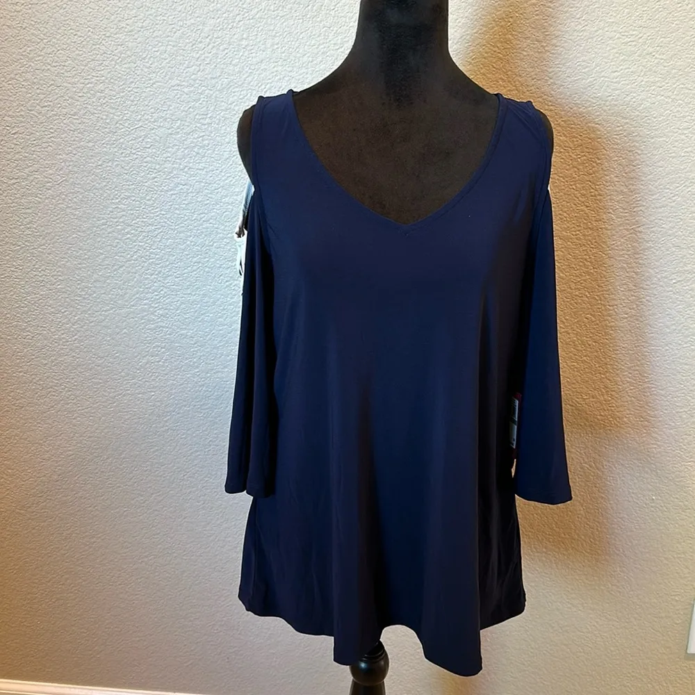 NWT Vince Camuto cold shoulder V-Neck Blouse - Image 2