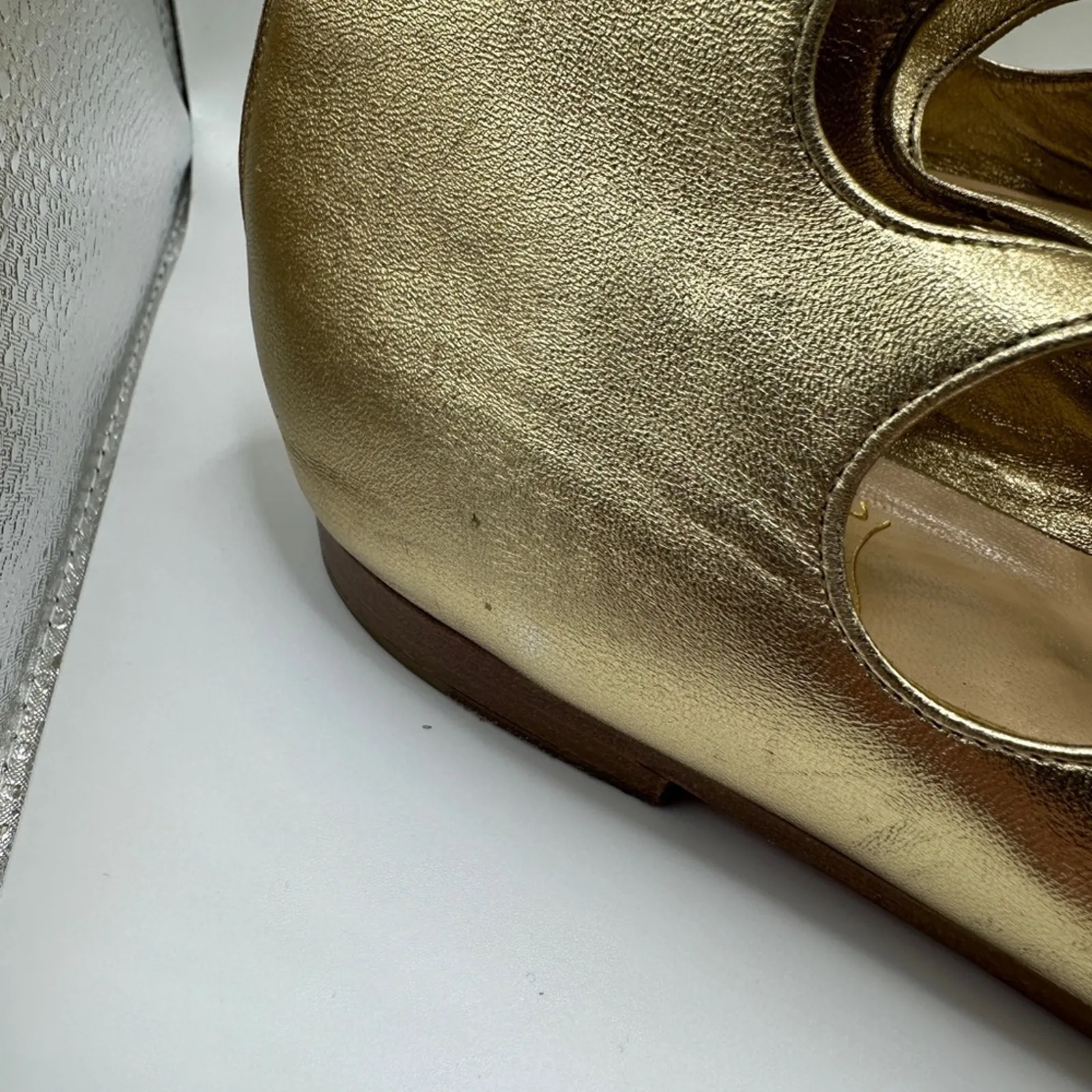 Christian Louboutin‎ Sparty Flat Nappa Laminata Light Gold Gladiator Sandals 40 - Image 8