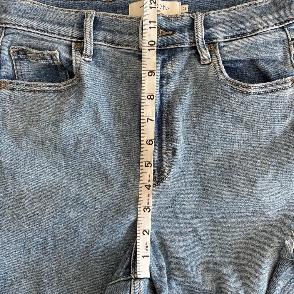 Hidden [ELLA] MEDIUM DARK FRAYED HEM 31" INSEAM WIDE STRAIGHT JEAN size 26 Blue - Image 16