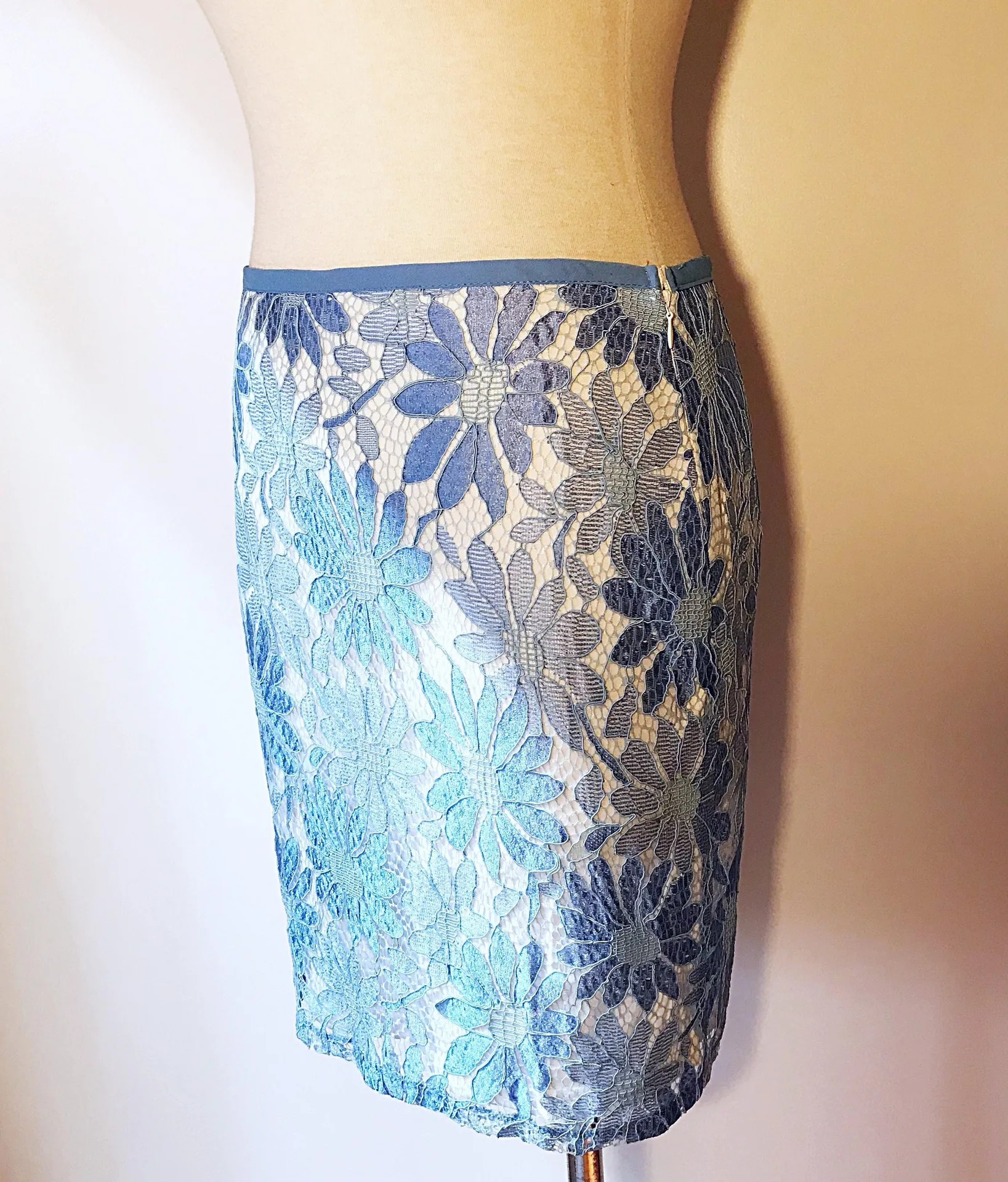 Lace Blue Pencil Skirt - Image 4