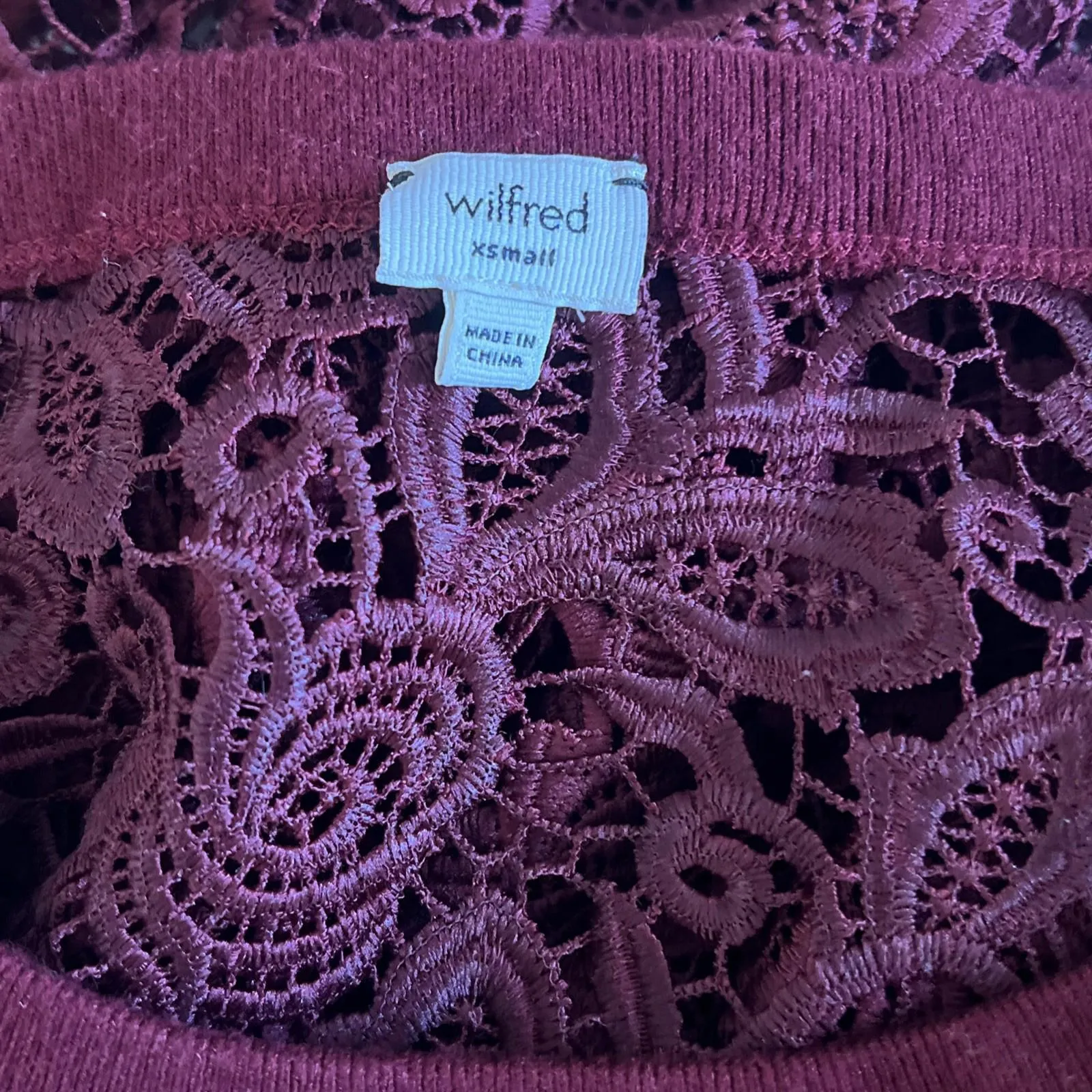 Aritzia Wilfred Floral Lace Shirt Burgundy Size XS - Image 5
