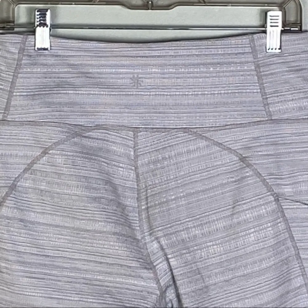 ATHLETA “Chat To Town” high rise jacquard & mesh athleisure capris. Medium. EUC - Image 5