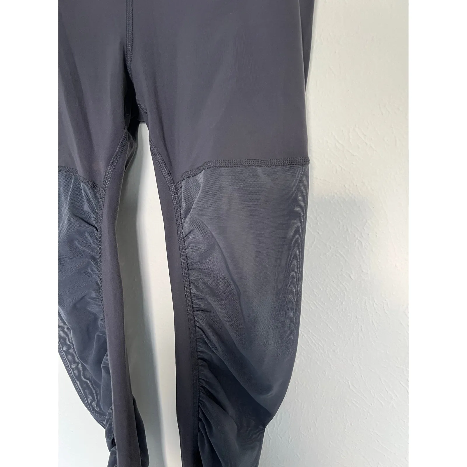Alo Yoga Gray Mixed Mesh Leggings Sheer Ruched Seaming Small - Image 4