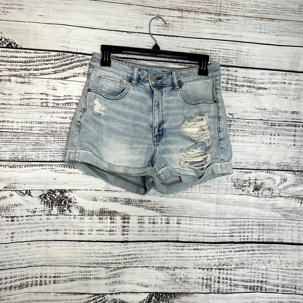 American Eagle AE Stretch Mom Short Distressed Light Wash 6 - Image 2
