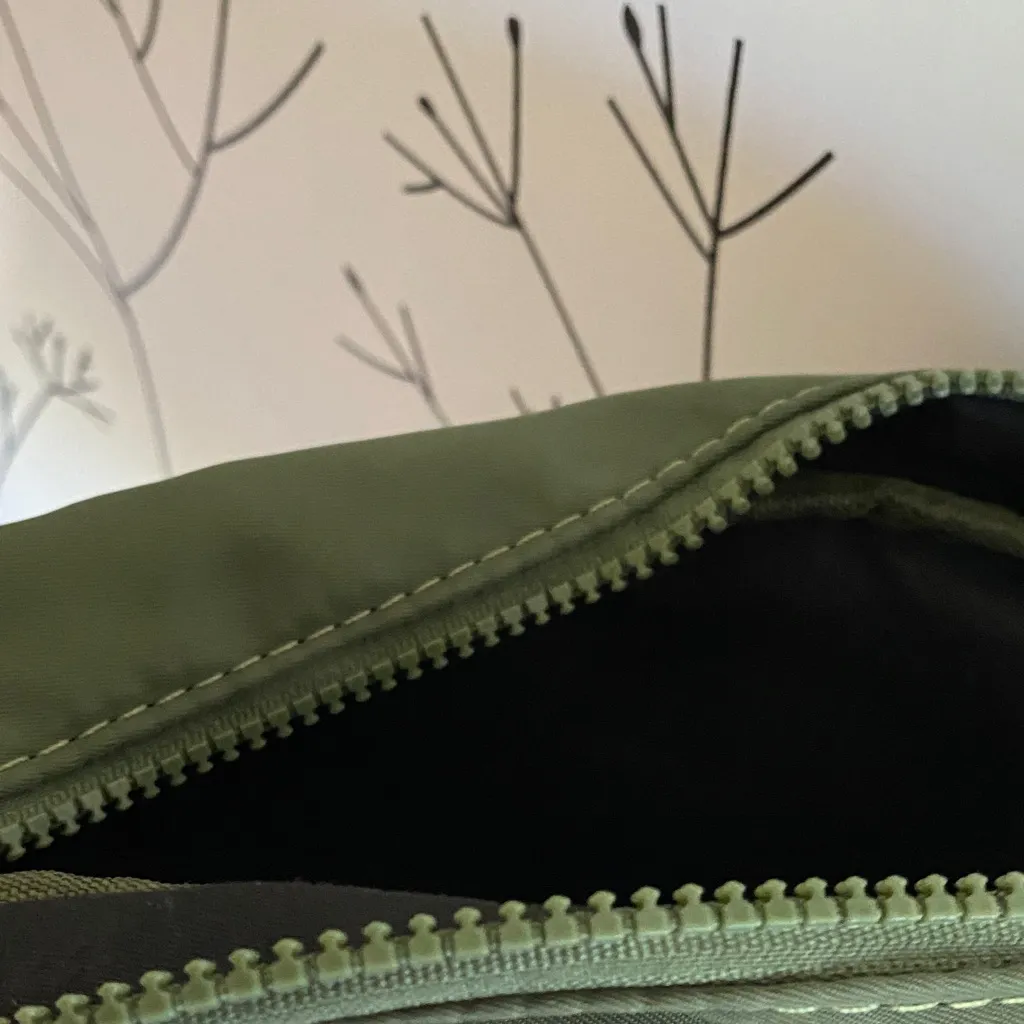 BearPaw Forest Green Crossbody Bag - Image 3