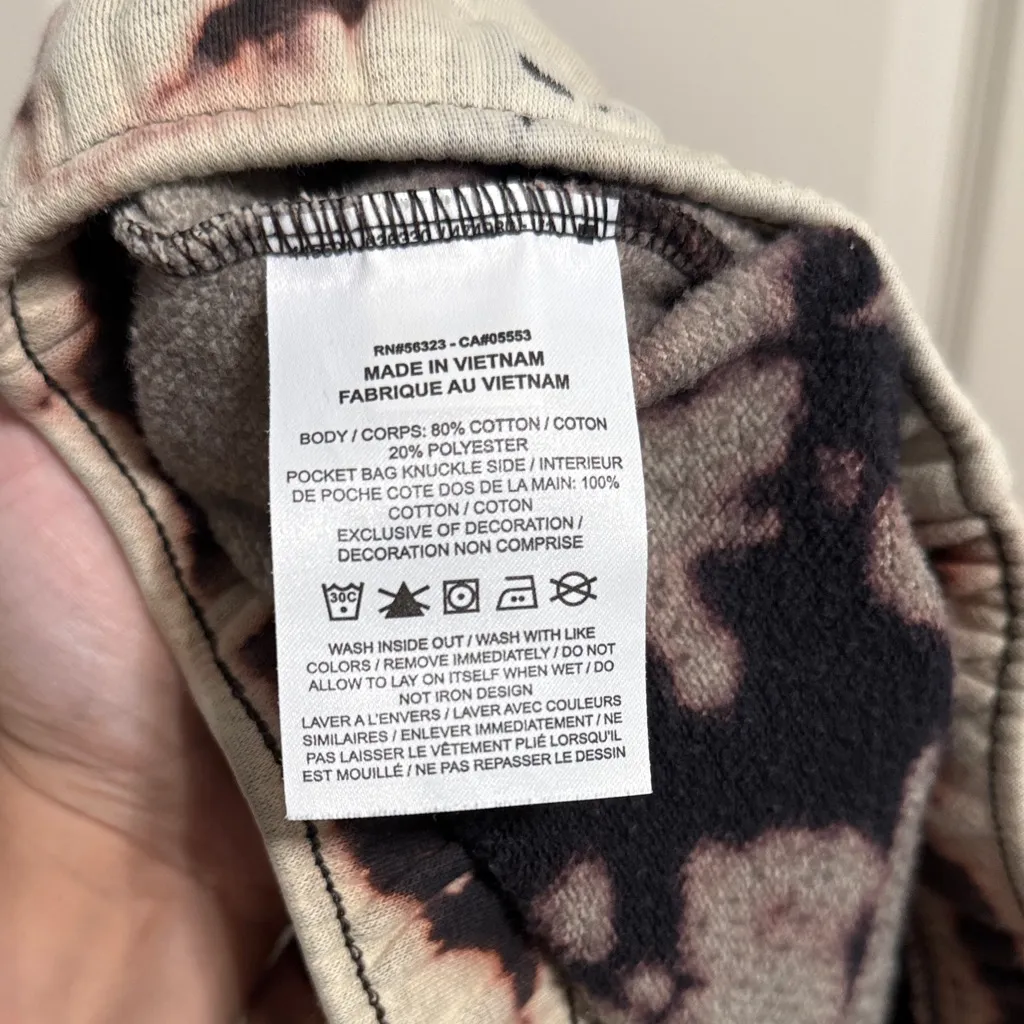 💖 Nike Black & Cream Abstract Pattern Bleach Dye Sweat Shorts - Image 6