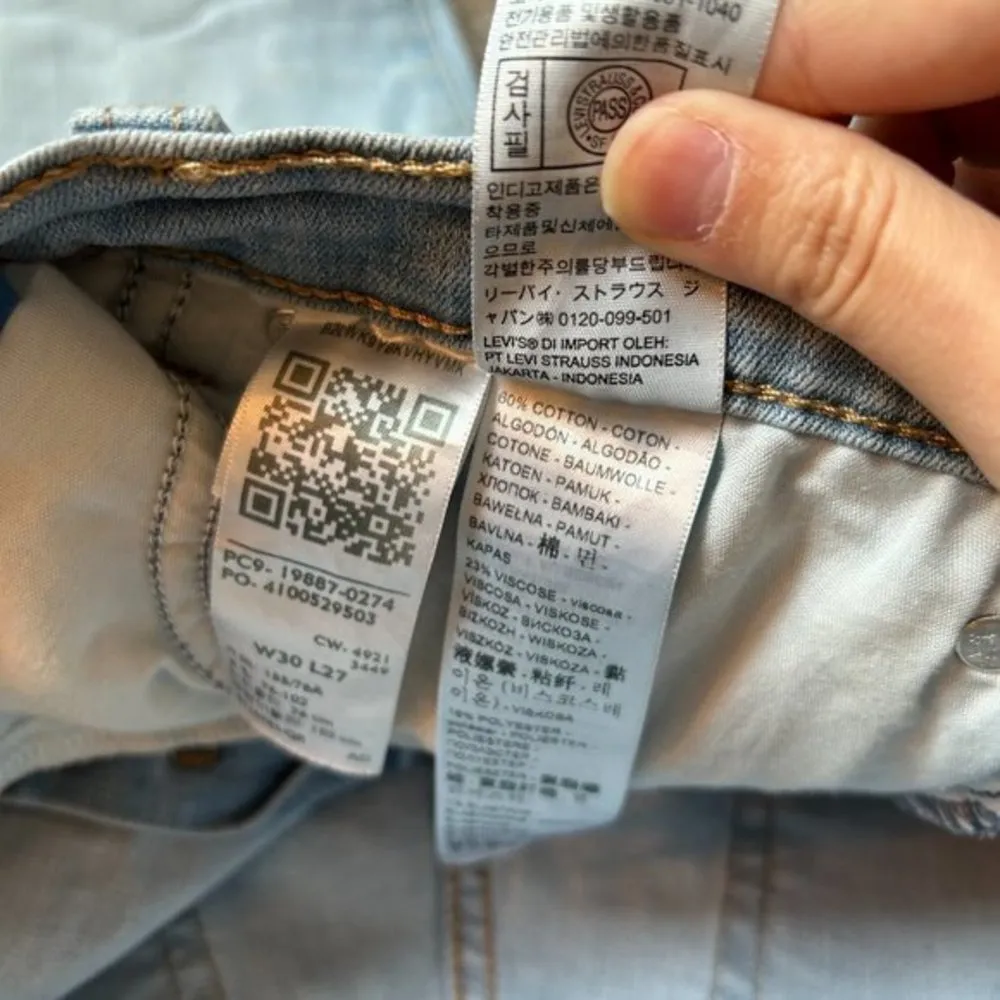 Levi's Light Wash Mid Rise Boyfriend Jeans Size 30 - Image 7