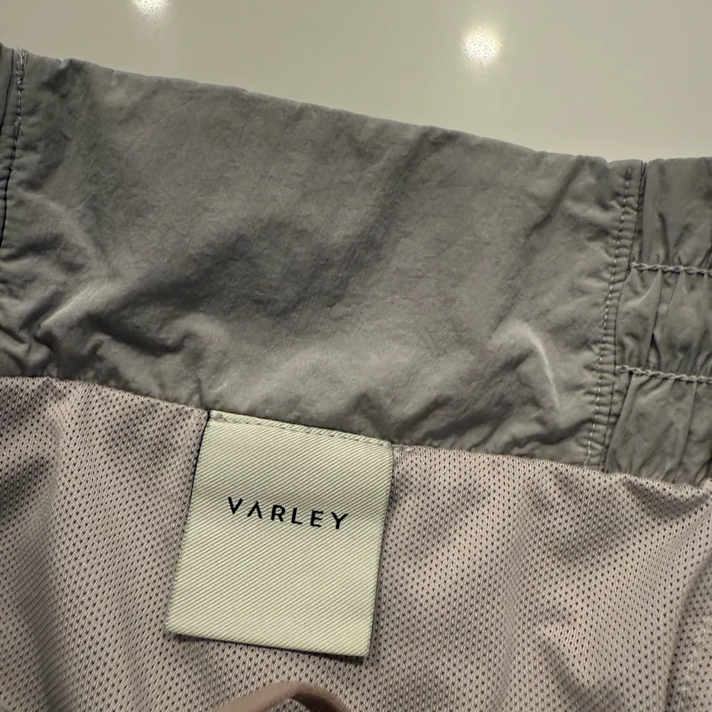 Varley Women's Athletic Gray Shorts - Image 4