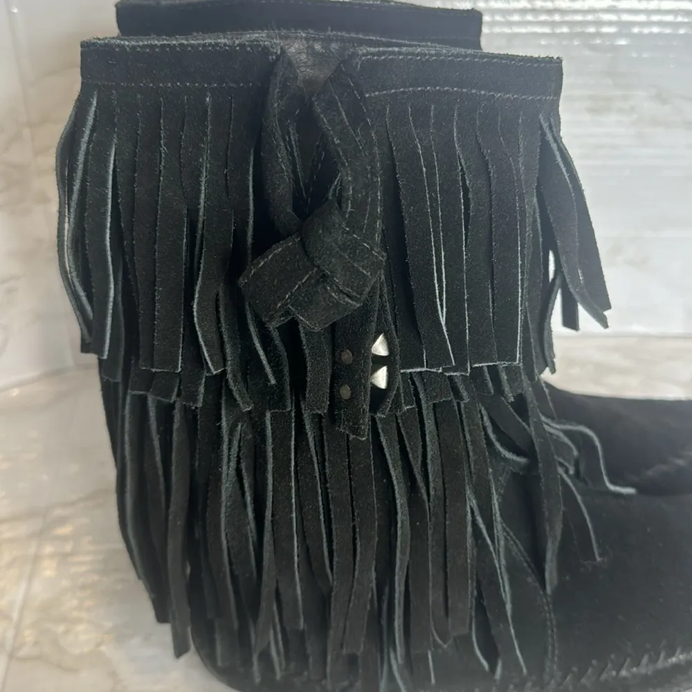 Juicy Couture Tara Moccasin Fringe Boots in black size 9.5 - Image 7