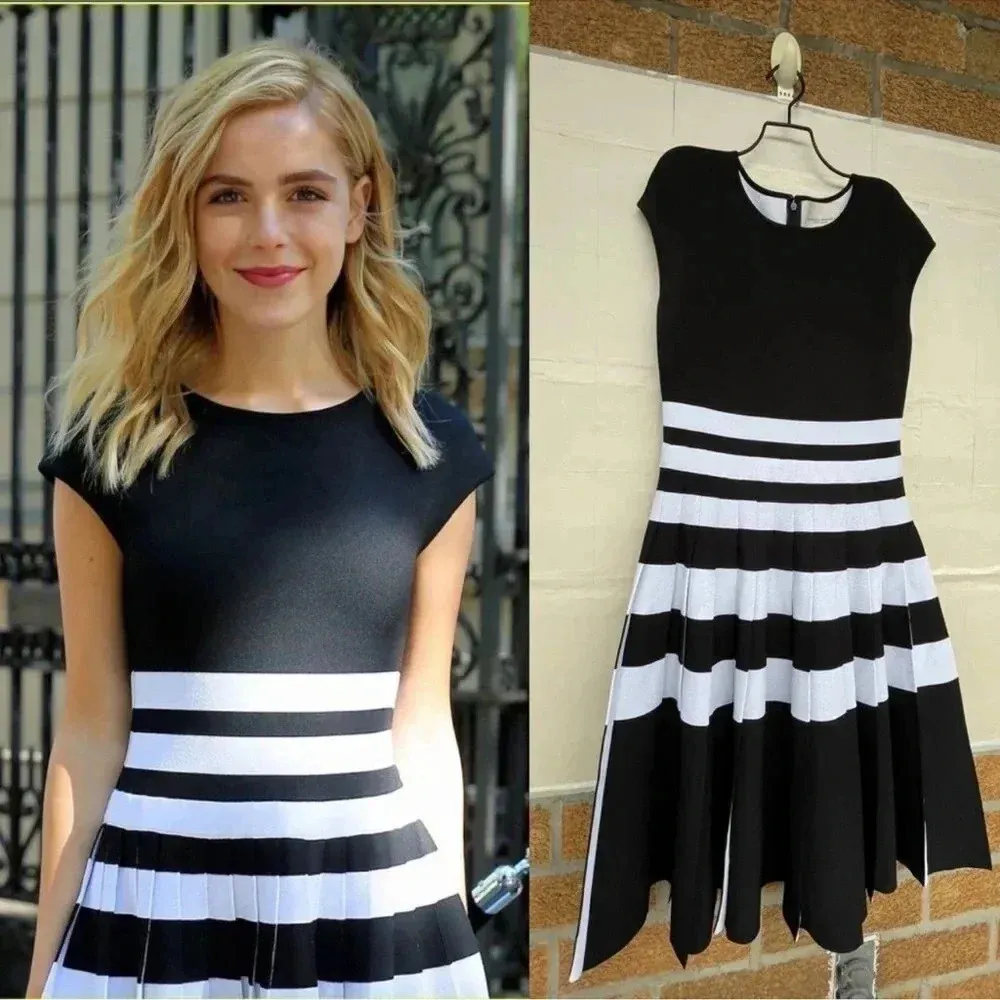 CAROLINA HERRERA Striped Cap-sleeve
Pleated Dress size large - Image 3