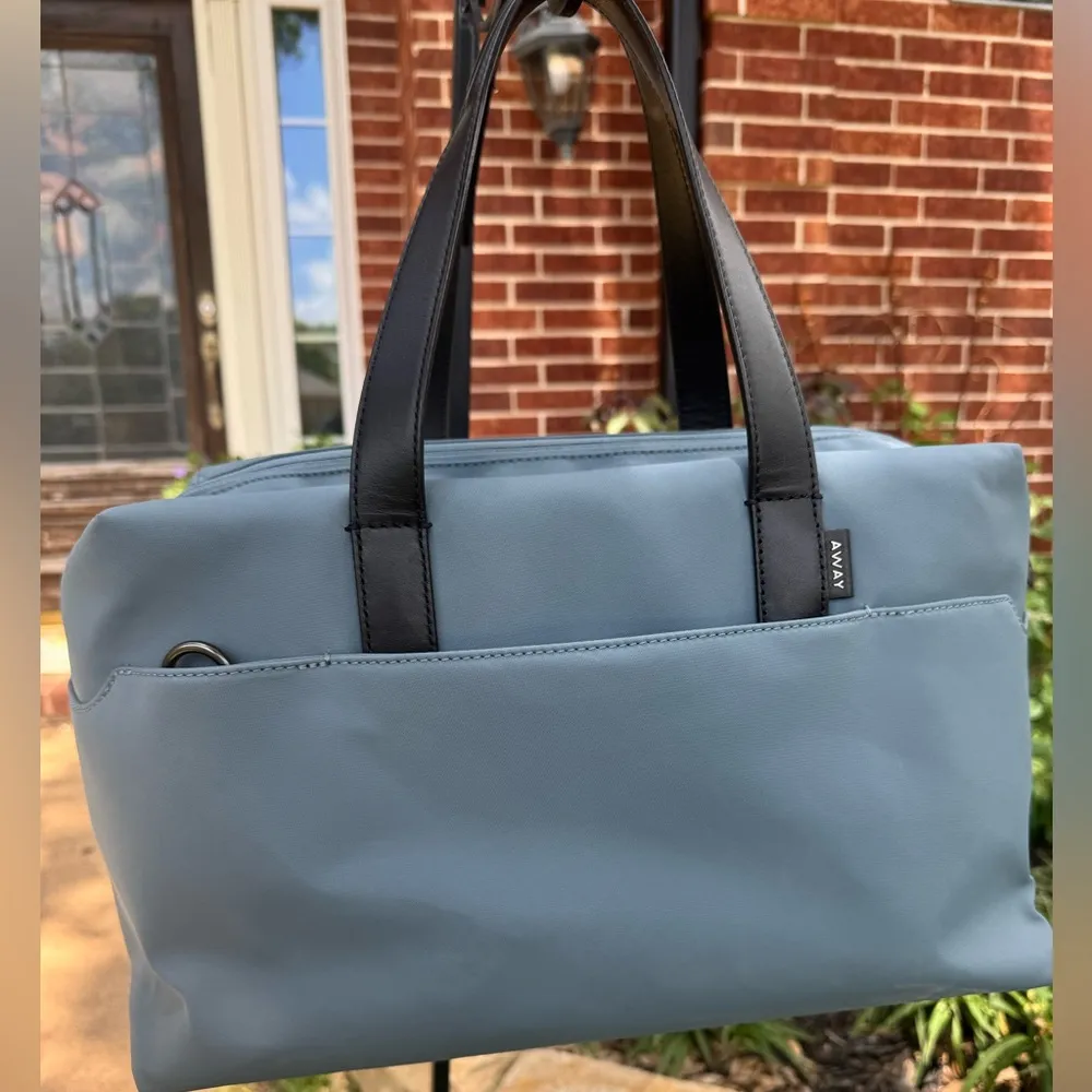 Away Everywhere Travel bag in Coast Blue with strap NWT - Image 2