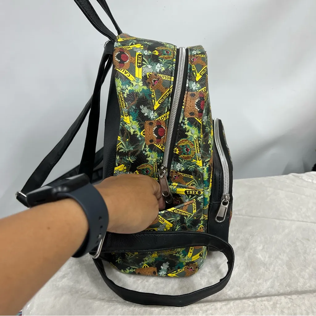 Funko Jurassic park mini backpack Green - Image 5