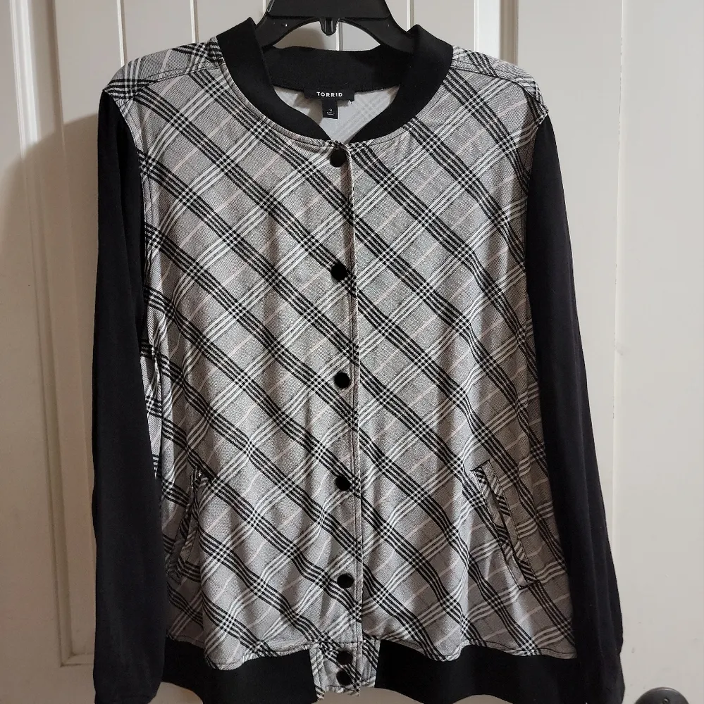 Torrid Size 3 Plaid Black and White Women's Jacket - Image 2