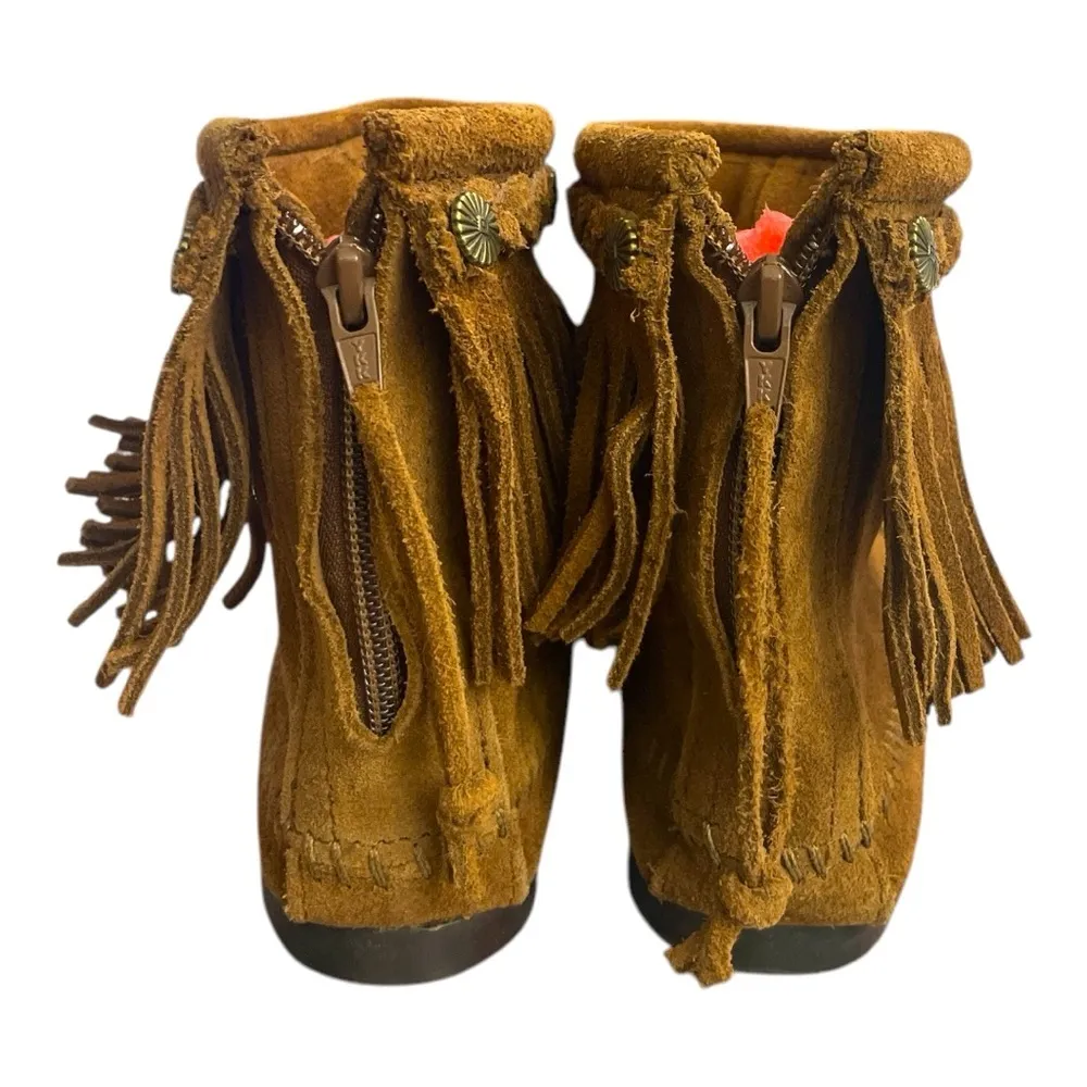Minnetonka Hi-Top Fringe Back Zip
Moccasin Boots 8 - Image 4