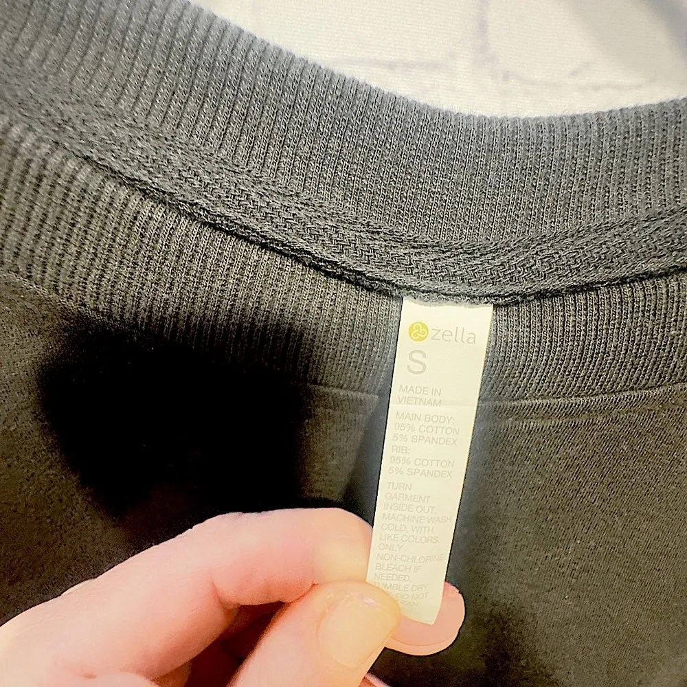 Zella Women's Sweatshirt Size Small Black short sleeve waist band NWT - Image 9