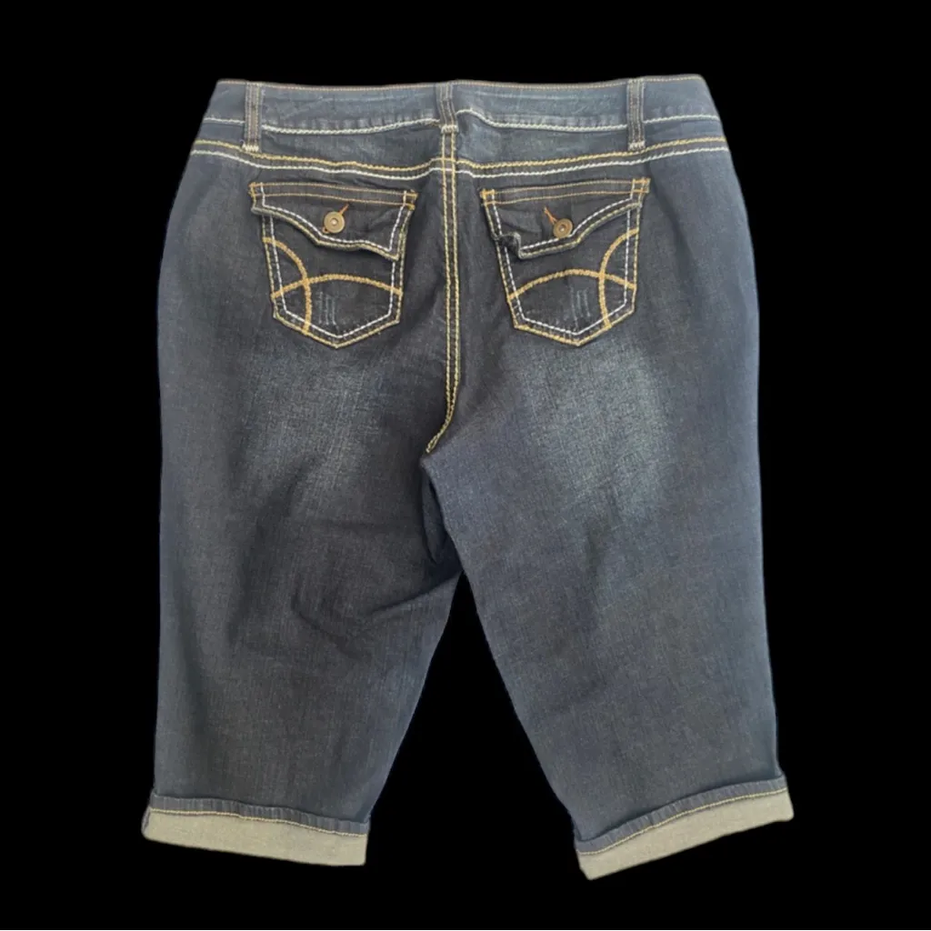 Lane‎ Bryant Plus Size Denim Embroidered Pockets Capri Jeans
Size 20 - Image 4