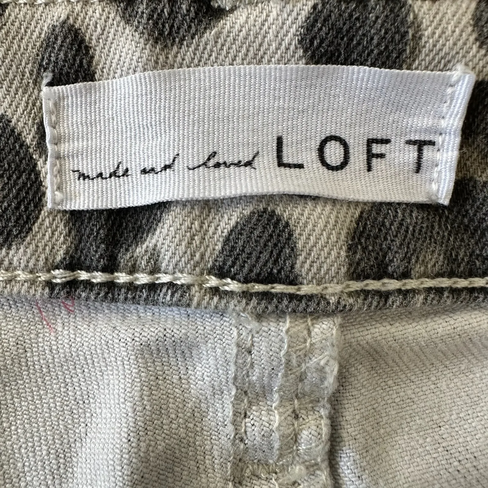 LOFT Curvy Skinny Leopard Print Jeans Size 10 - Image 3