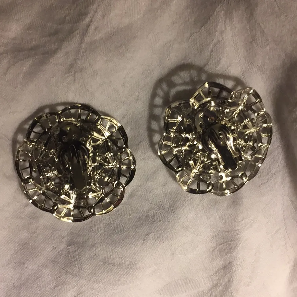 Rhinestone clip earrings Silver - Image 3