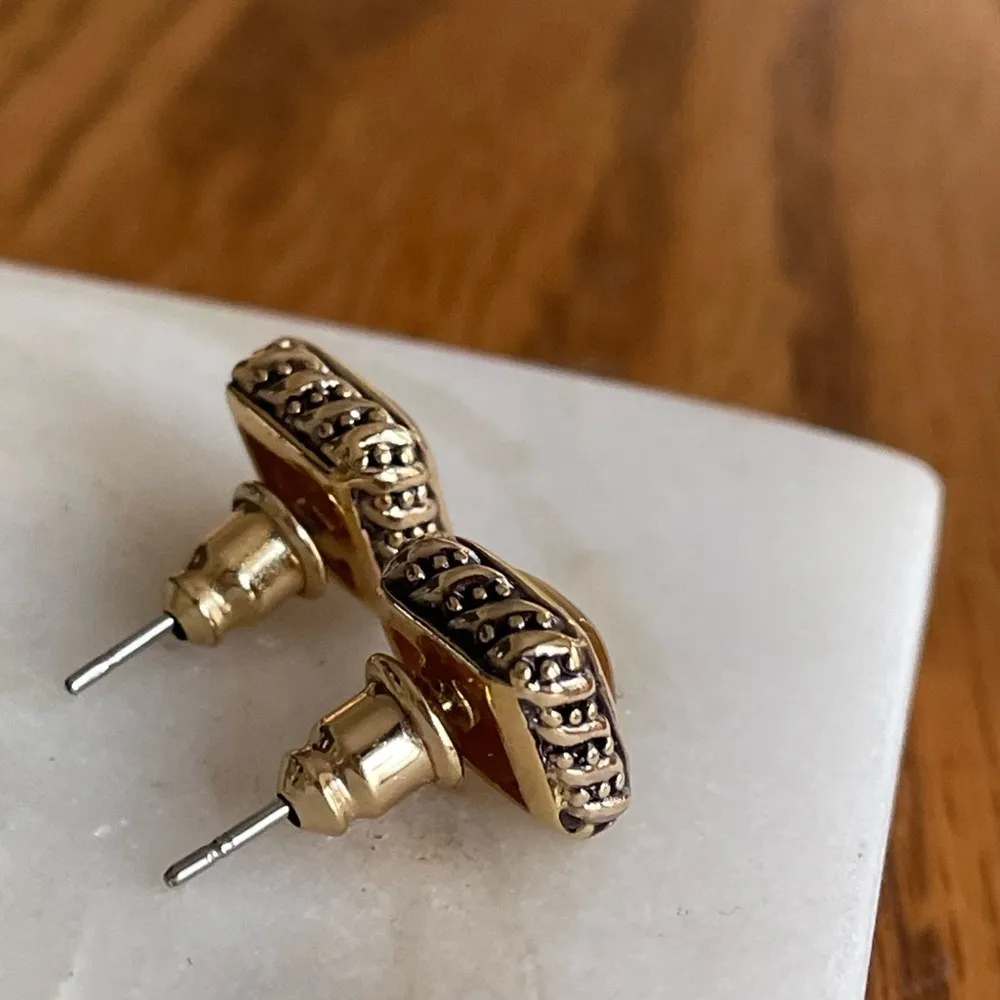 Roman Signed Gold Toned Stud Vintage Earrings - Image 4