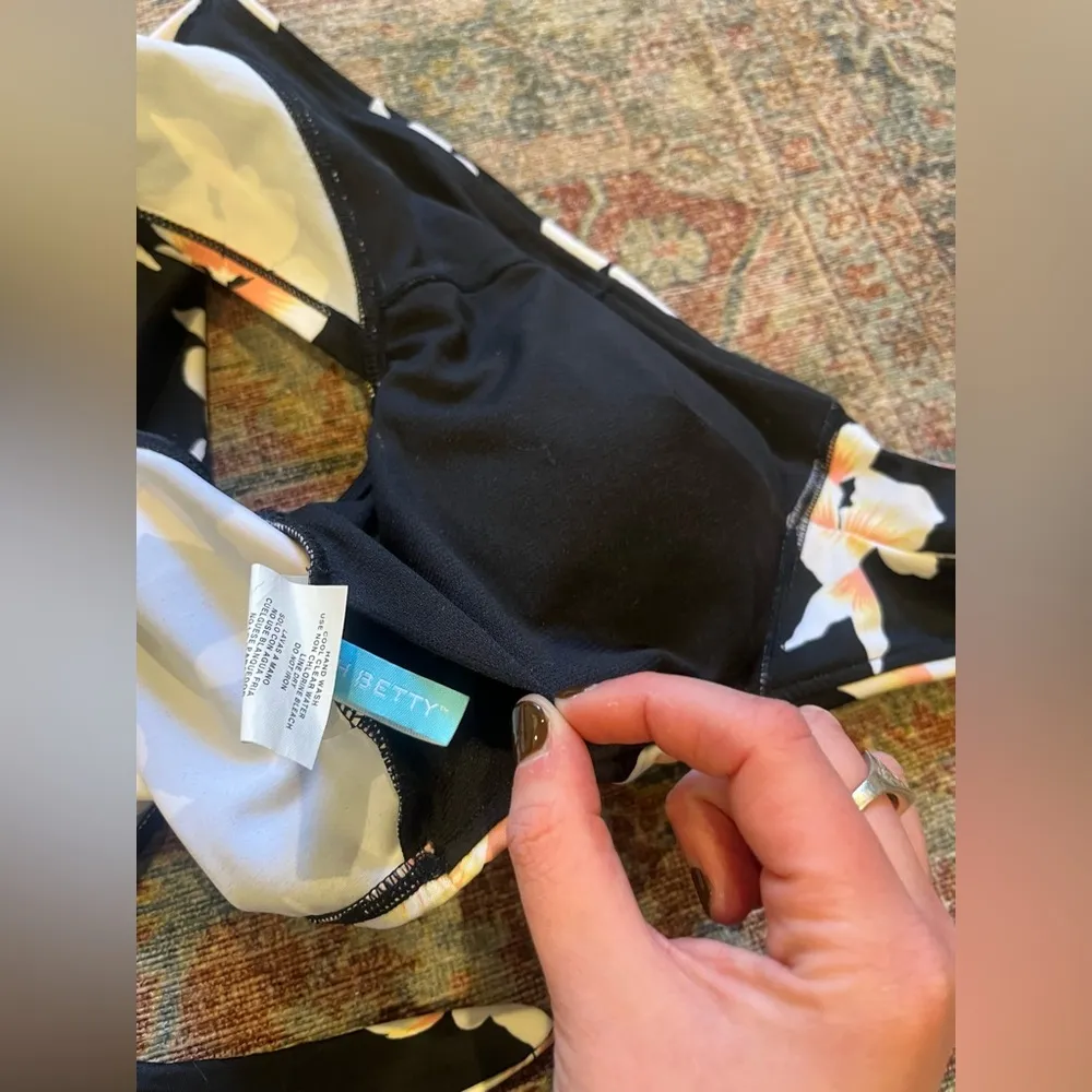 Beach Betty by Miracle Brands ‘Cap Sleeve Tie Front Bikini Top’ Multiple Size L - Image 5