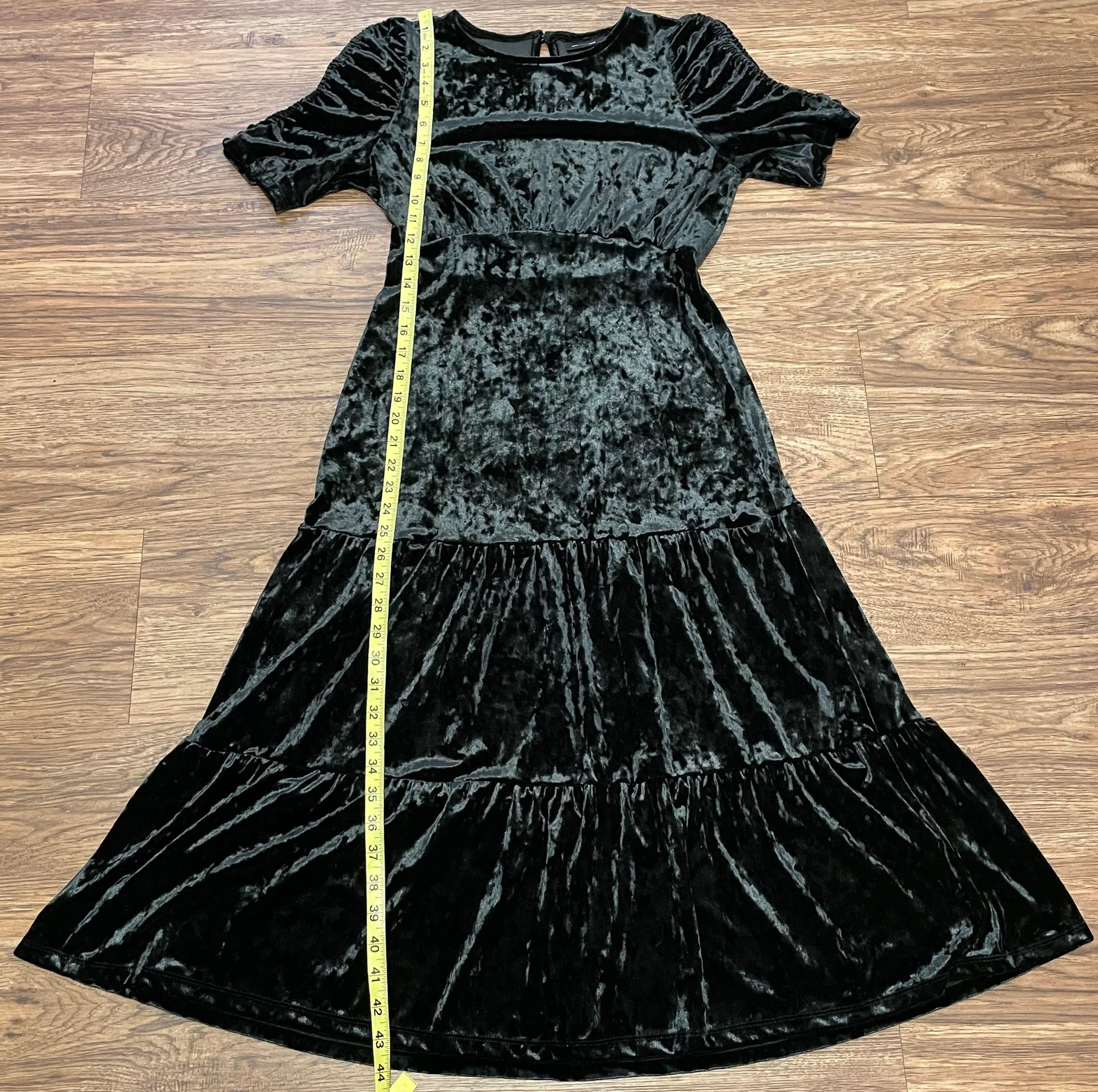 Who What Wear Tiered Short Sleeve Crushed Velvet MIDI Dress Black Size XS - Image 9