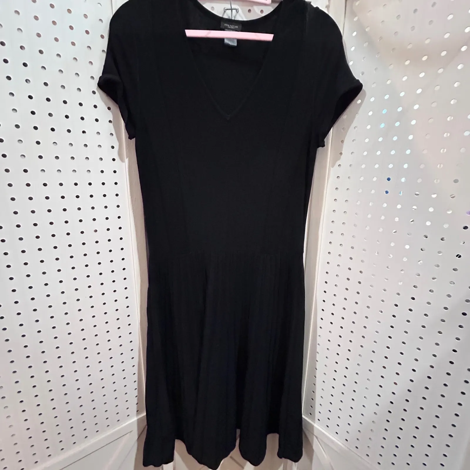 Ann Taylor Factory Black V Neck Short Sleeve Pleated Knit Sweater Dress Size M - Image 2
