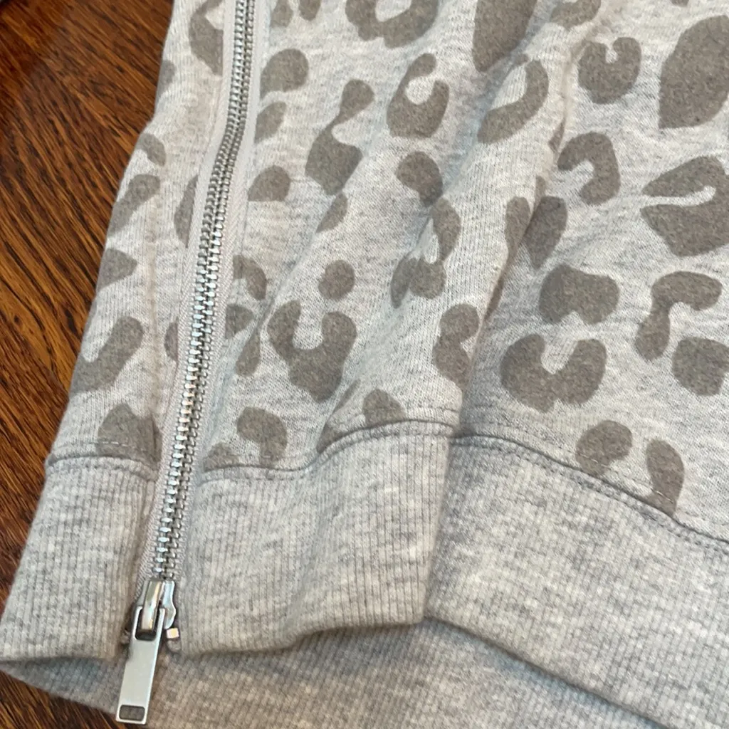 Rails Marlo Gray Leopard Zip Sweatshirt large - Image 11