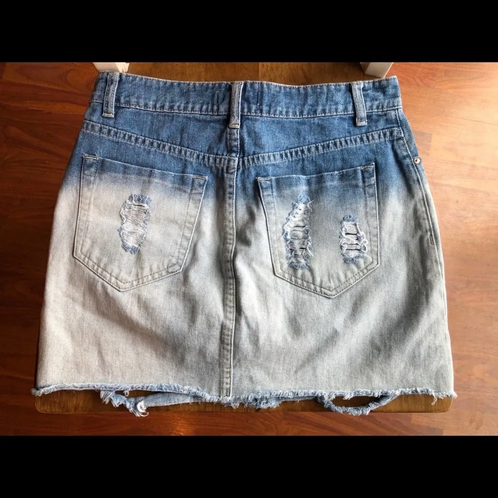 Forever 21 Distressed Denim Ombré Skirt 27 Sexy - Image 8