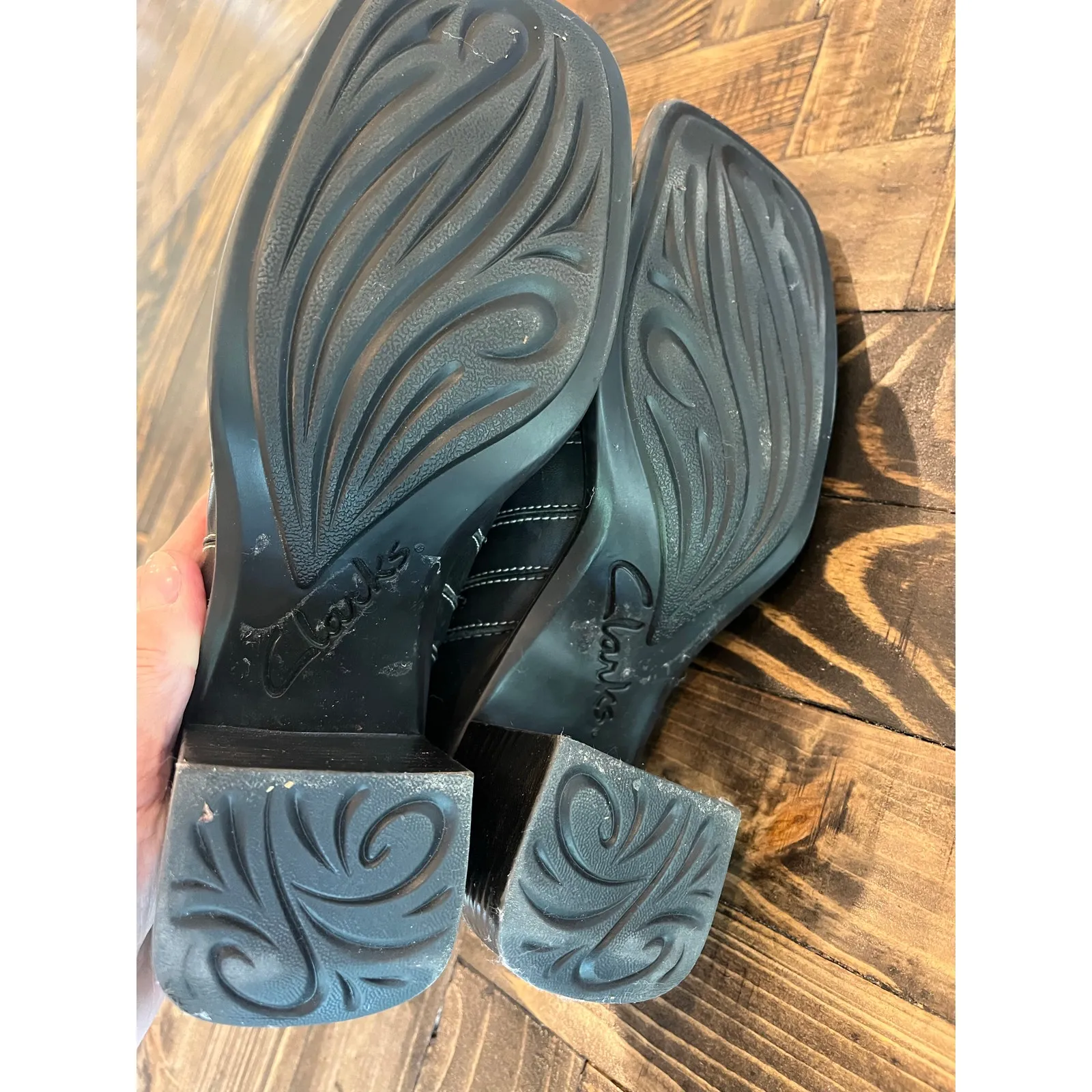 Clarks Y2K Slip On Block Heel Bootie Women 6.5 Leather Grunge Pump Square Toe - Image 8