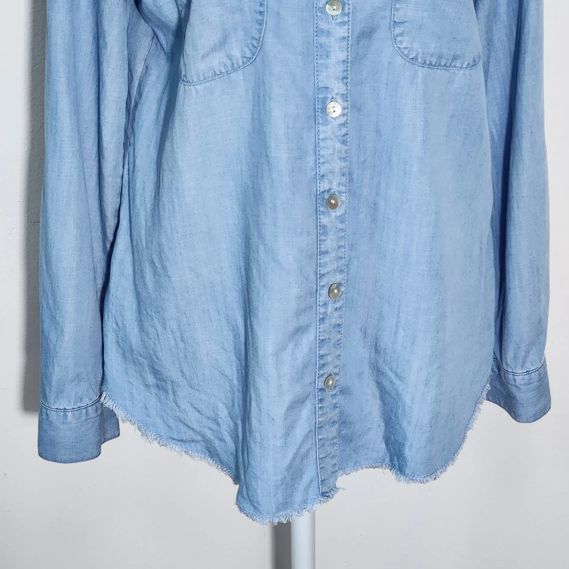 Chico's Light Blue Chambray Button Down Shirt Size Small Chambray Blouse - Image 4