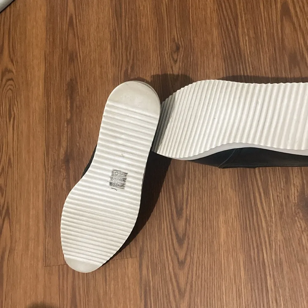 Karl Lagerfield Paris Gold Toe Women’s Size 9.5M Slip-On Loafers Black/Gold Toe - Image 4