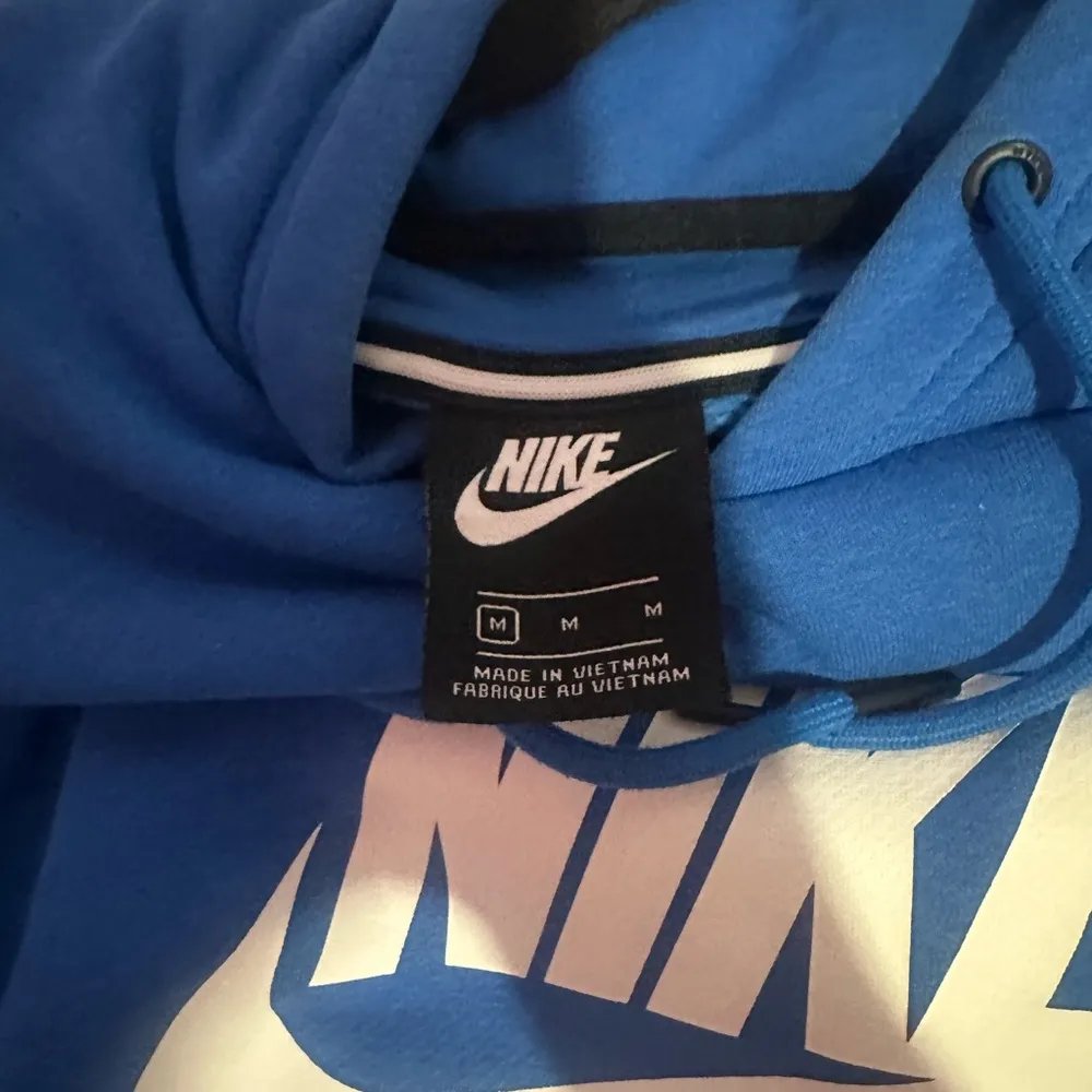 Nike Blue Cropped Hoodie - Image 3