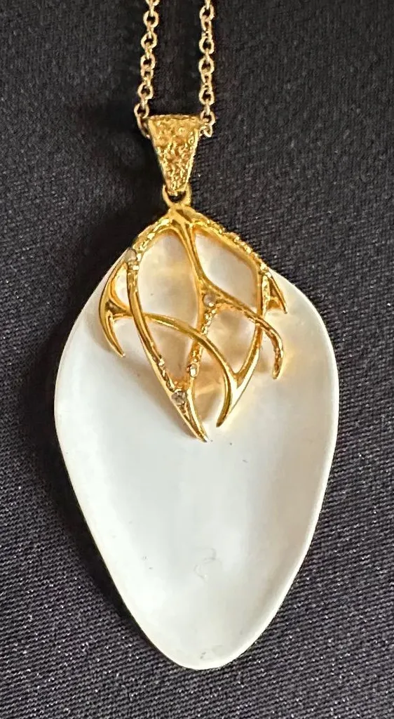 Alexis Bittar EUC necklace. Designer goldtone & white enameled pendant w/ chain - Image 1