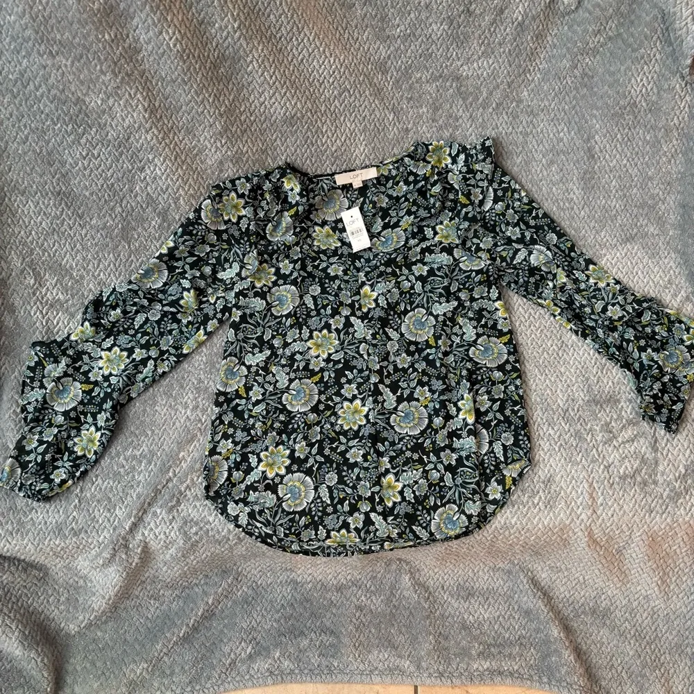 Loft xs ruffle blouse crewneck navy green paisley print floral black boho - Image 12