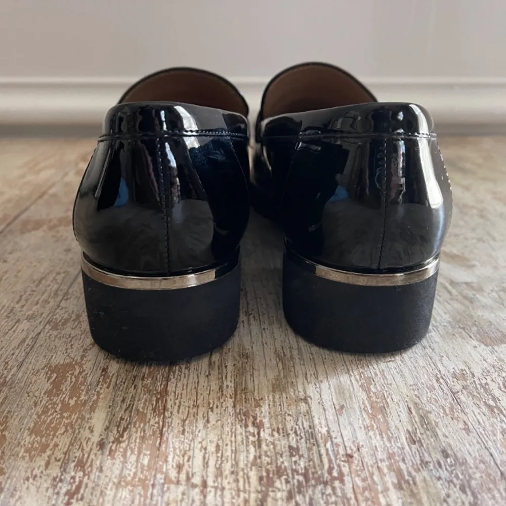 Women’s  Carolynn Black Patent Lug Sole Loafers Tassels Size 10 - Image 5