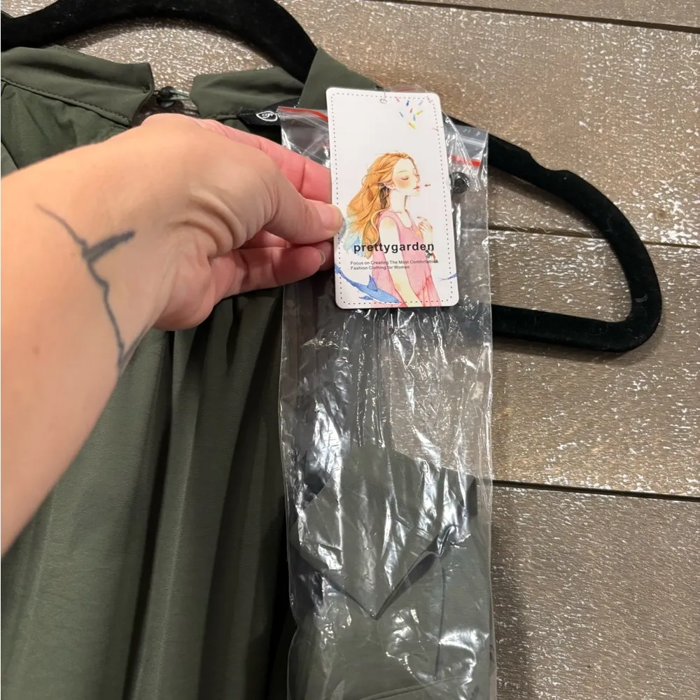 Pretty Garden green Sleeveless Halter Neck Boho Dresses size Medium - Image 5