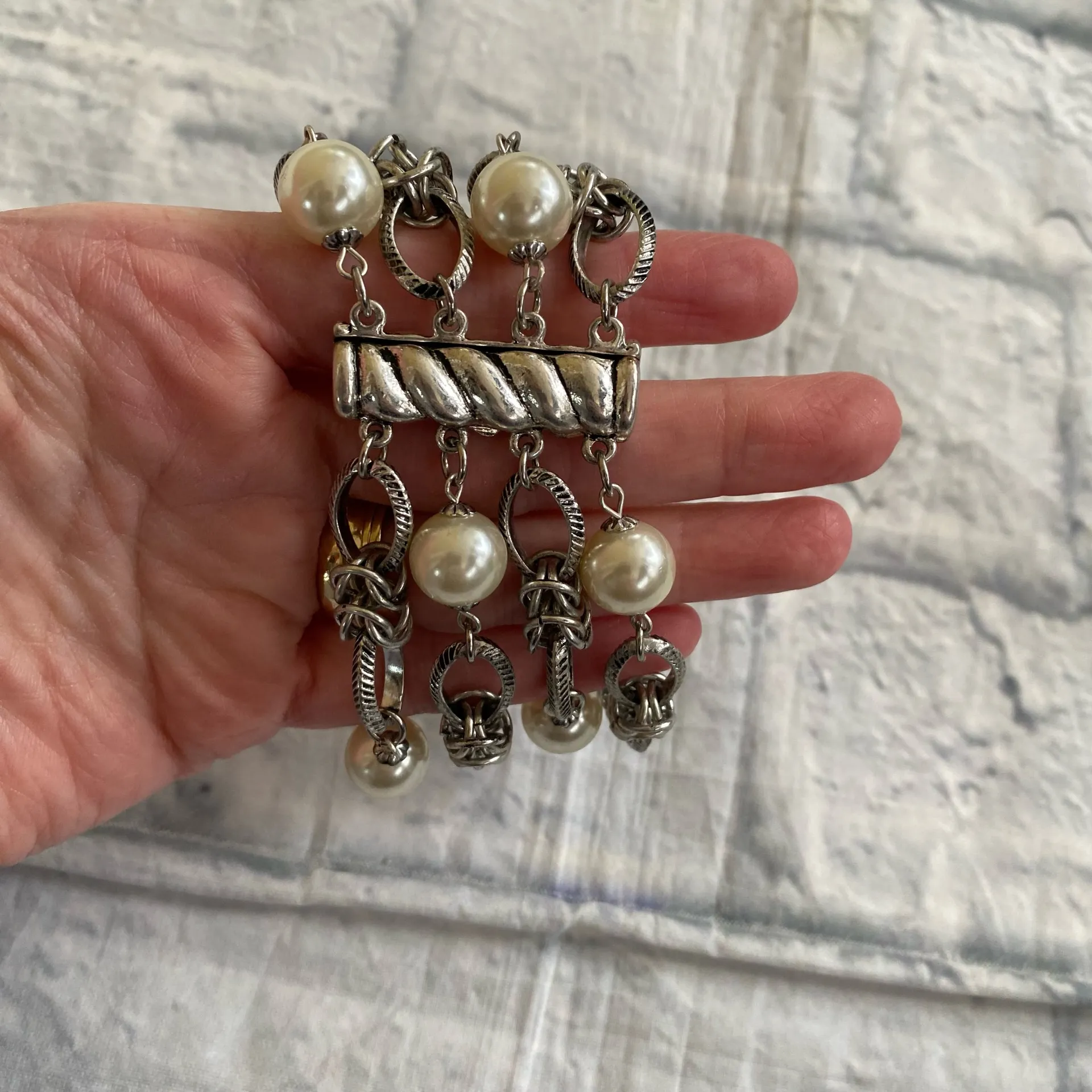 Costume jewelry 3 metal loop strand and faux pearl bracelet w/magnet clasp Multiple - Image 6
