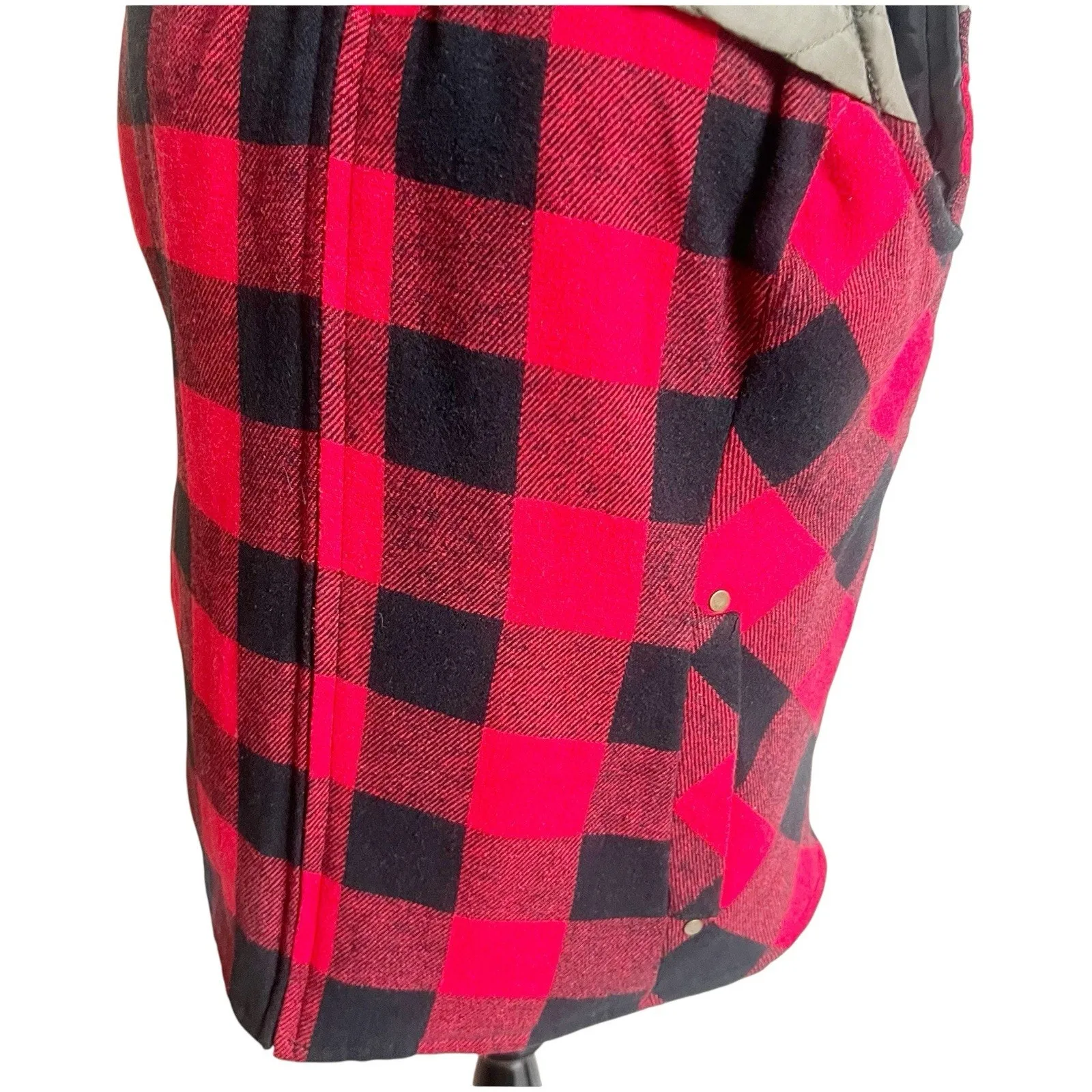 Maurice’s Red Buffalo Plaid Flannel Puffer Zip Up Vest Size XL Outdoors Hunting - Image 5