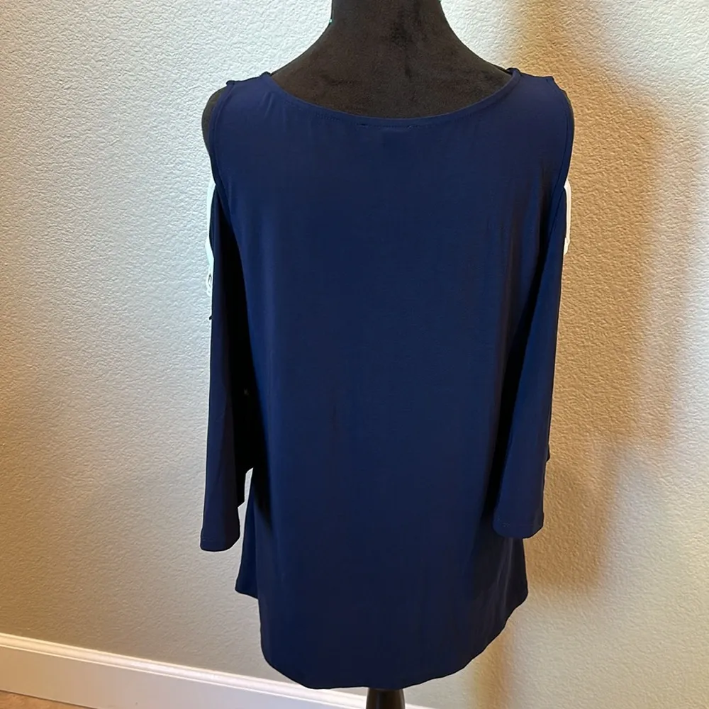 NWT Vince Camuto cold shoulder V-Neck Blouse - Image 5