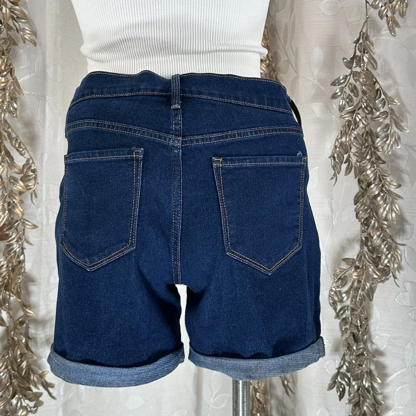 Old Navy Slim Midi Denim Shorts Size 8 Dark Rinse Cuffed Jean Casual‎ Classic - Image 3