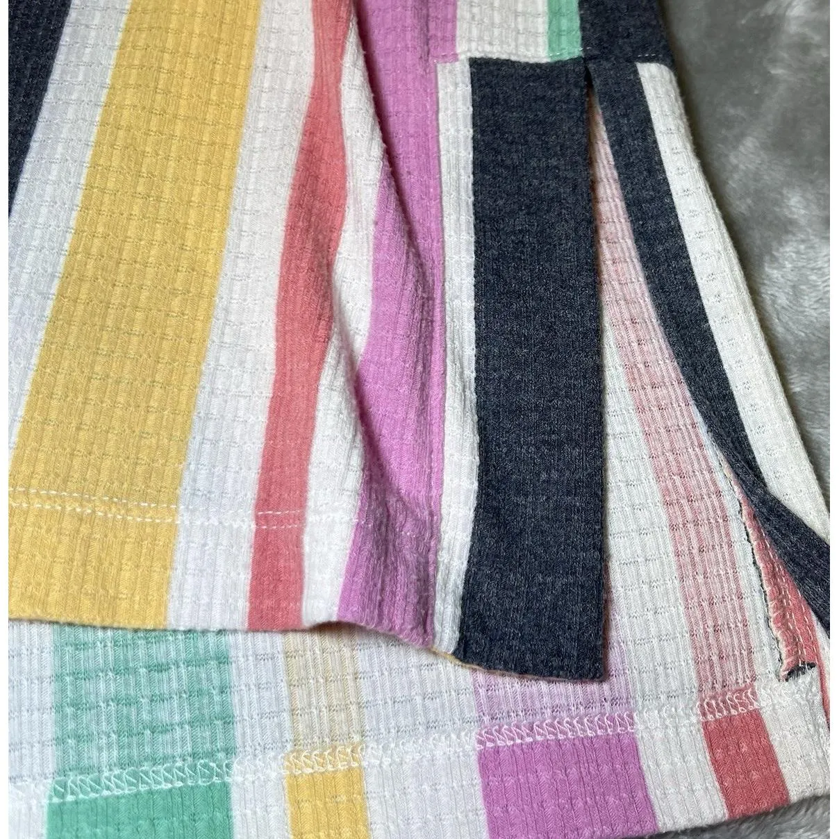 LuLaRoe Leah Shirt Womens Size Medium Rainbow Vertical Stripes‎ Cap Sleeve - Image 3